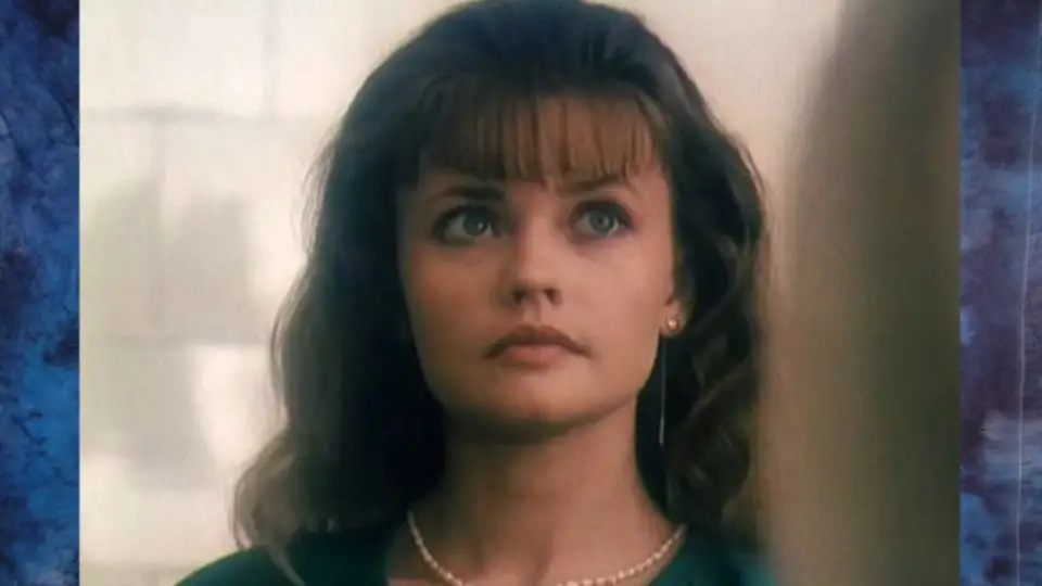 Смотреть онлайн Обнаженная в шляпе (1991) в хорошем качестве