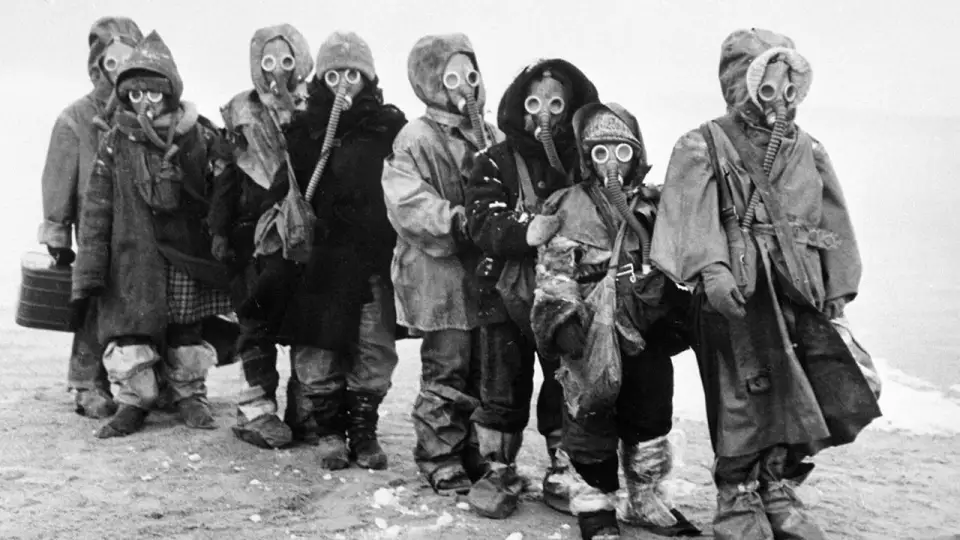 Смотреть онлайн Письма мёртвого человека (1986) в хорошем качестве