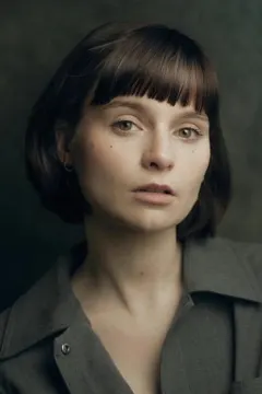 Лола Петтикрю