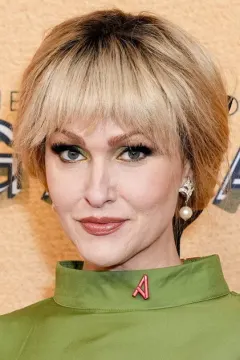 Дженнифер Лион