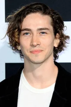 Дилан Арнольд