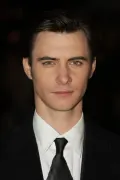 Гарри Ллойд
